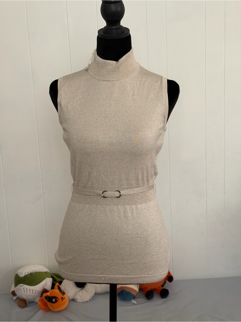 Sleeveless Mock Neck Shimmer Top in Beige size XS